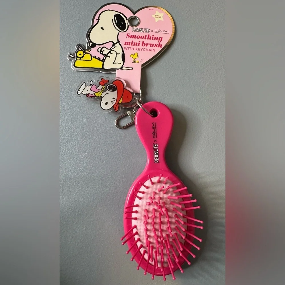 Peanuts x celavi Hot Pink smoothing Mini brush with Keychain